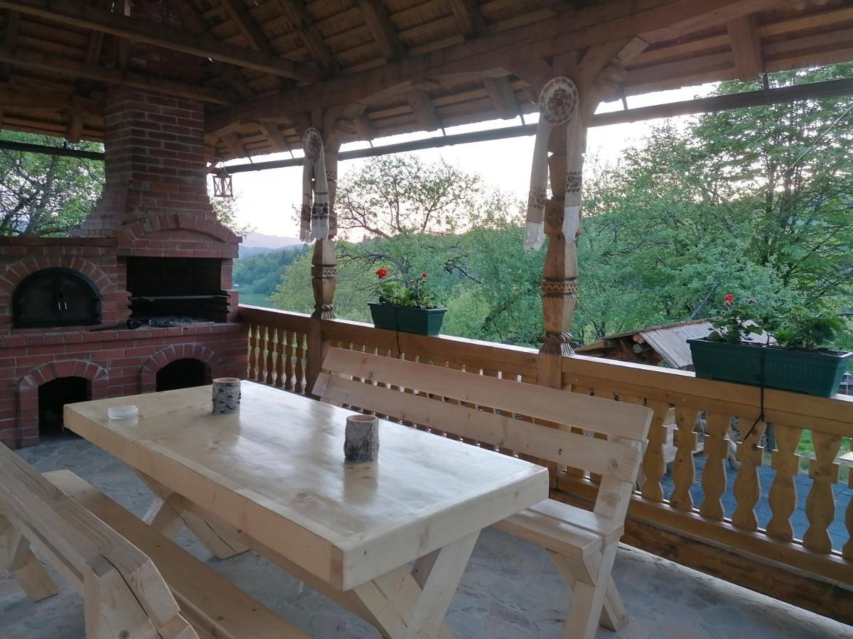 Pensiunea Căsuța din Deal Moisei Exterior foto
